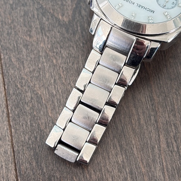 MICHAEL KORS Chronograph White Mother of Pearl Walcott Women's Watch, Jewellery - Picture 11 of 13